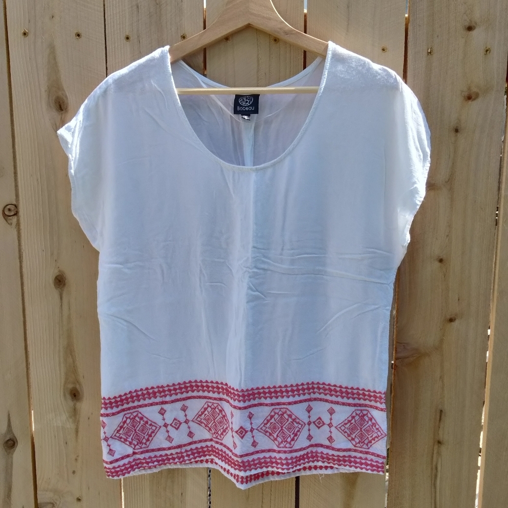 Bobeau White Short Sleeve Sheer Blouse with Embroidered Bottom Hem Women's Small